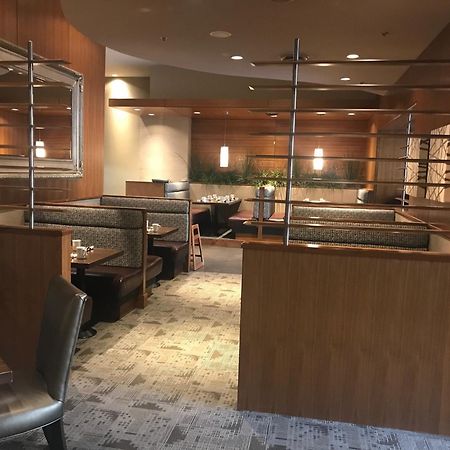 Best Western Premier Chateau Granville Hotel & Suites & Conference Centre Ванкувър Екстериор снимка