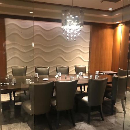Best Western Premier Chateau Granville Hotel & Suites & Conference Centre Ванкувър Екстериор снимка